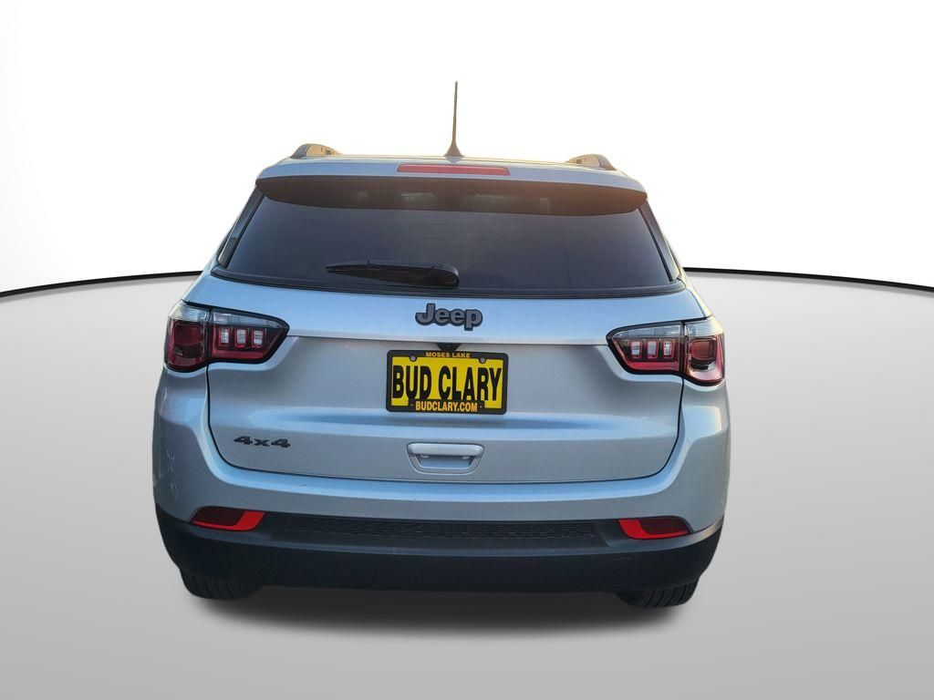 2025 Jeep Compass Latitude photo 2