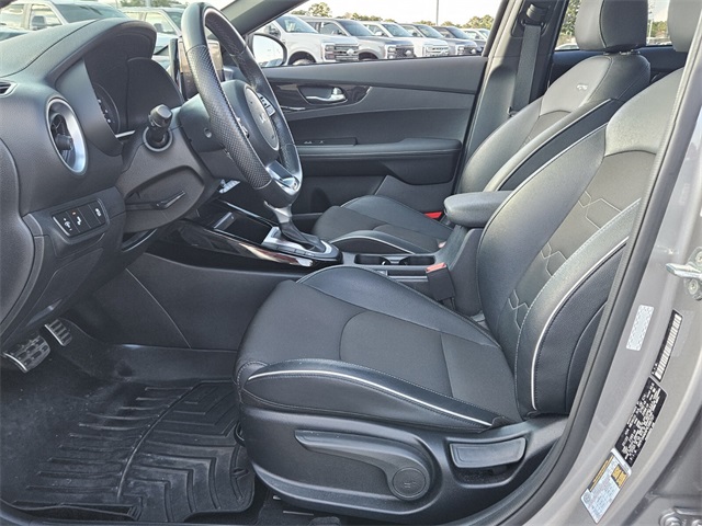 2023 Kia Forte GT-Line photo 11
