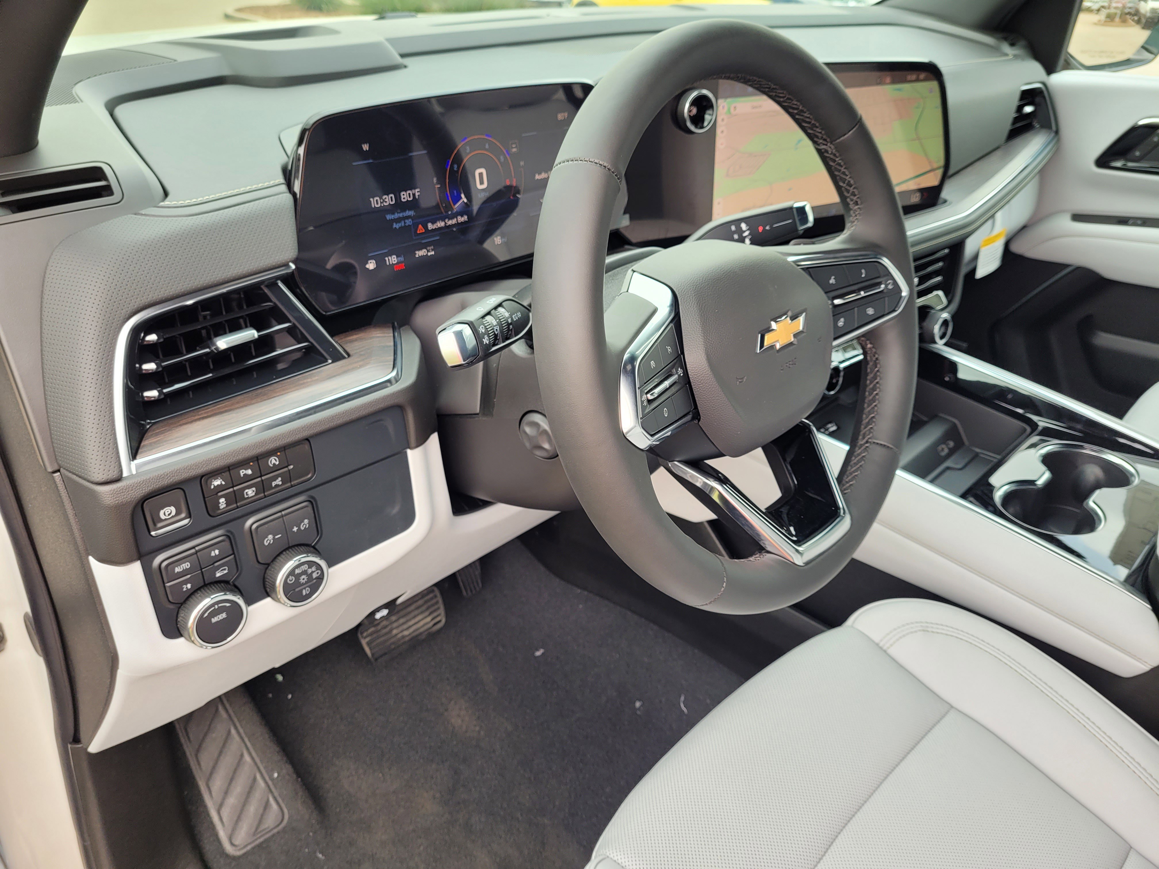 2025 Chevrolet Suburban Premier photo 3