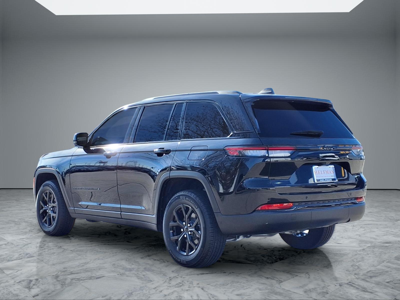 2025 Jeep Grand Cherokee - Image 2