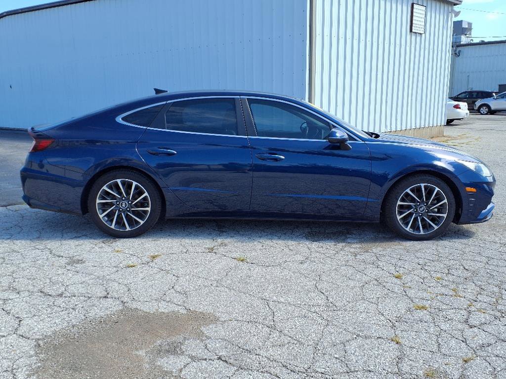 2022 Hyundai Sonata Limited photo 2
