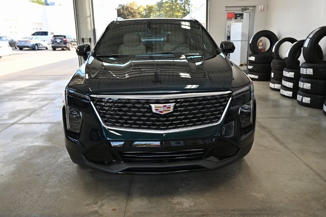 2025 Cadillac XT4 Premium Luxury photo 2