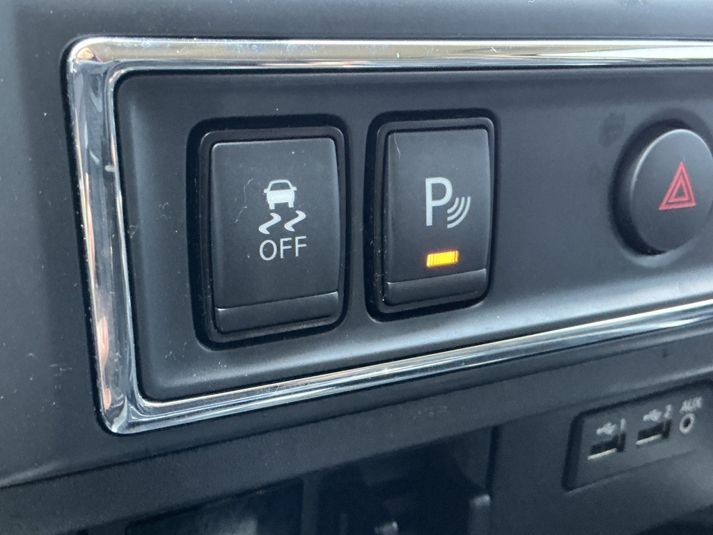 2019 Nissan Titan SL photo 24