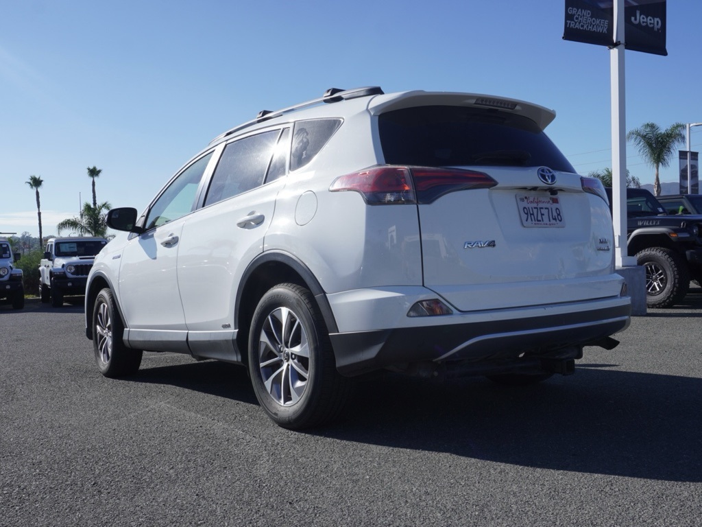 2018 Toyota RAV4 Hybrid XLE photo 6