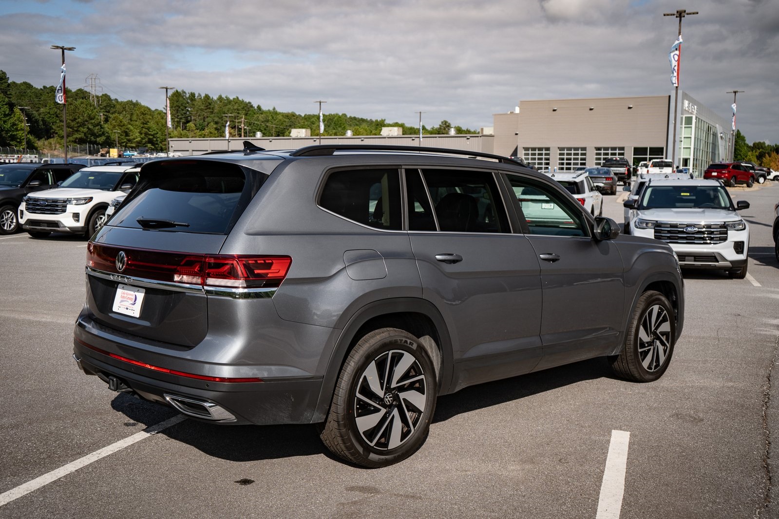 2024 Volkswagen Atlas SE Technology photo 6