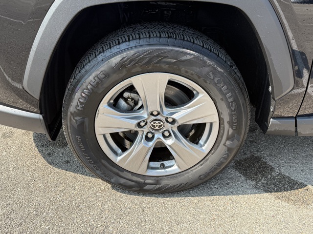 2024 Toyota RAV4 XLE photo 17