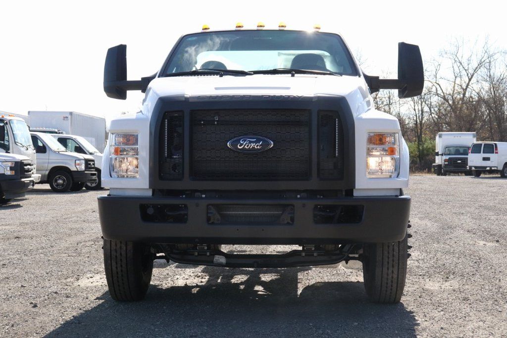 2025 Ford F-750 SuperCab photo 2