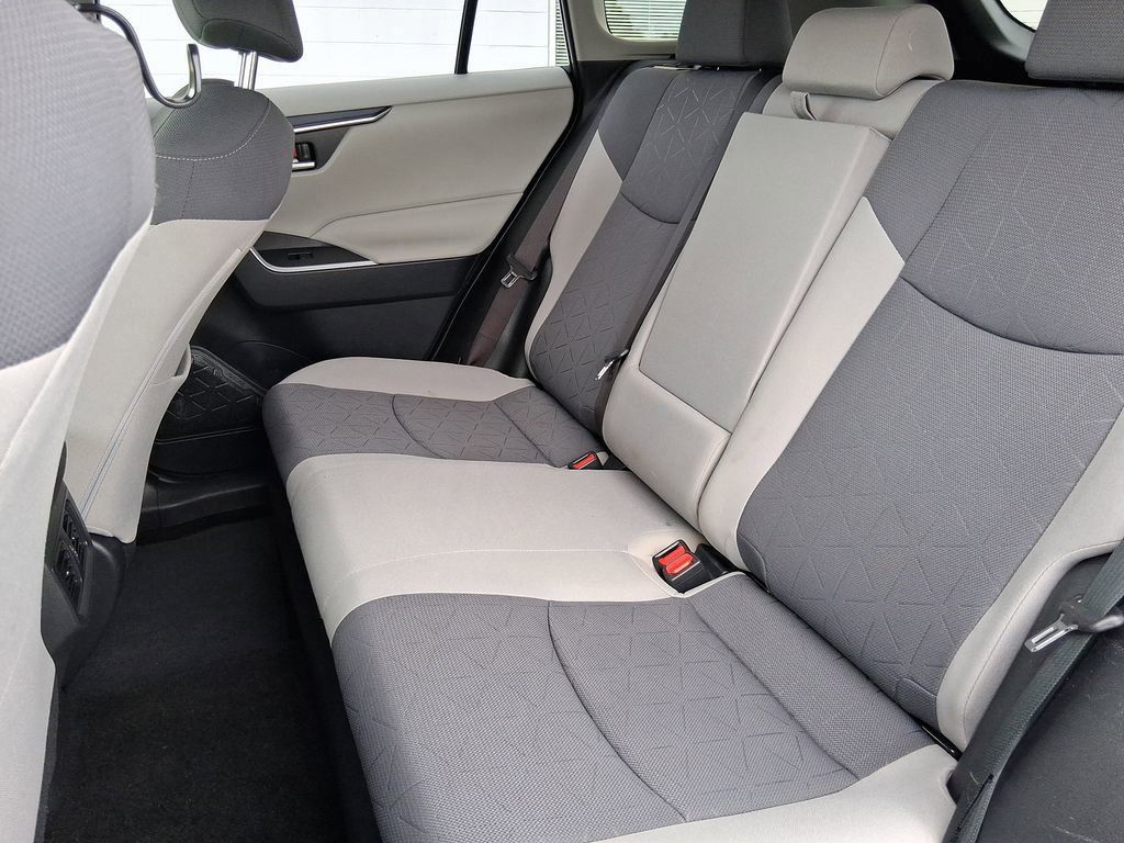 2019 Toyota RAV4 Hybrid XLE photo 9