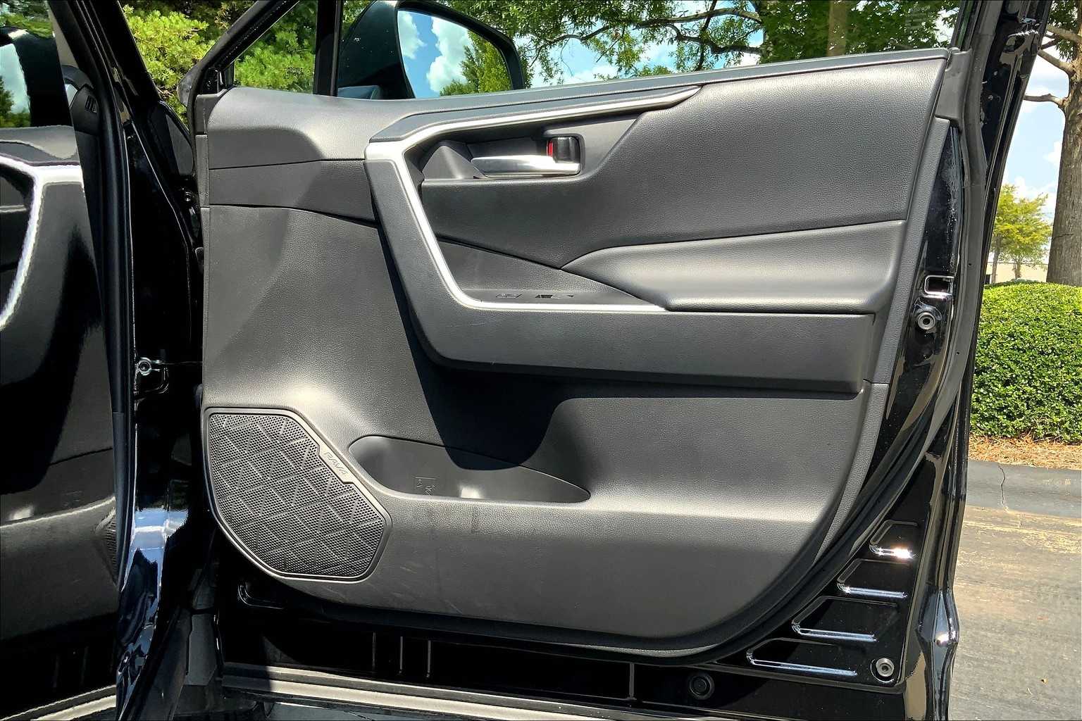 2024 Toyota RAV4 XLE photo 19