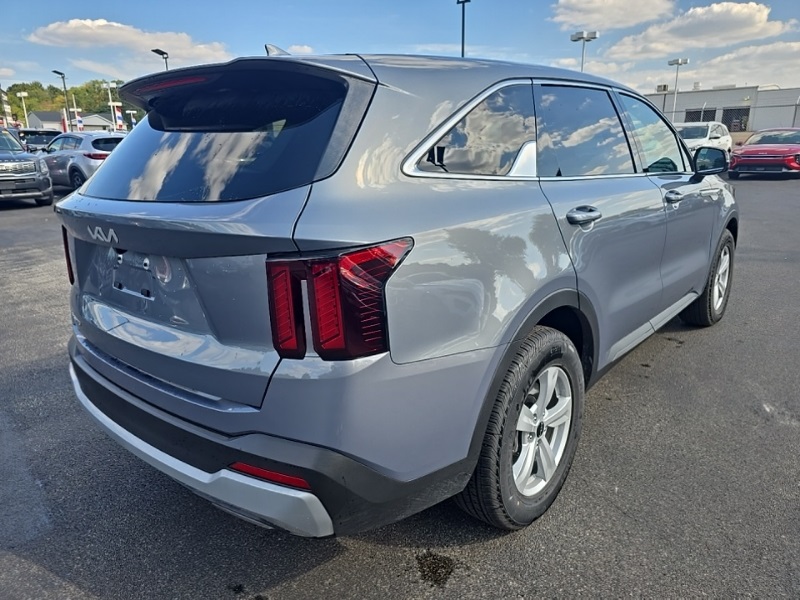 2025 Kia Sorento LX photo 7
