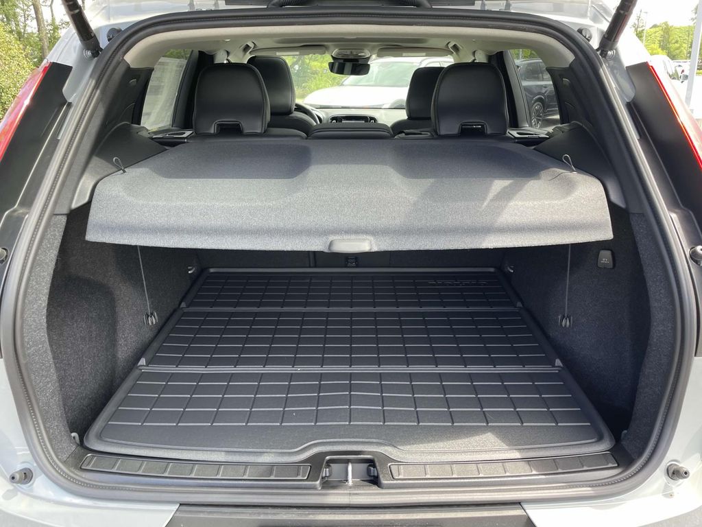 2026 Volvo XC40 AWD Plus photo 29