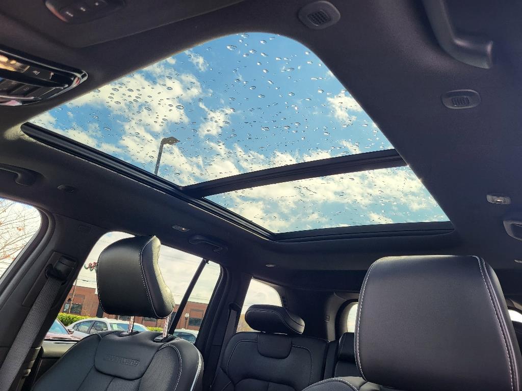 2024 Jeep Cherokee Overland 4xe photo 7
