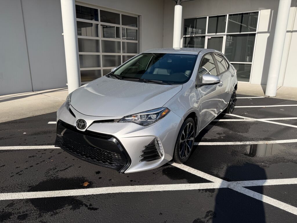 2018 Toyota Corolla L photo 2