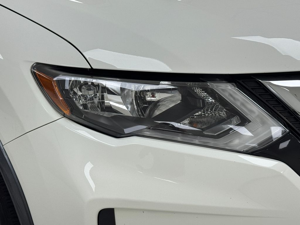 2020 Nissan Rogue SV photo 30