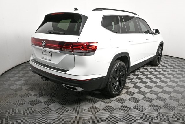 2026 Volkswagen Atlas SE Technology photo 2