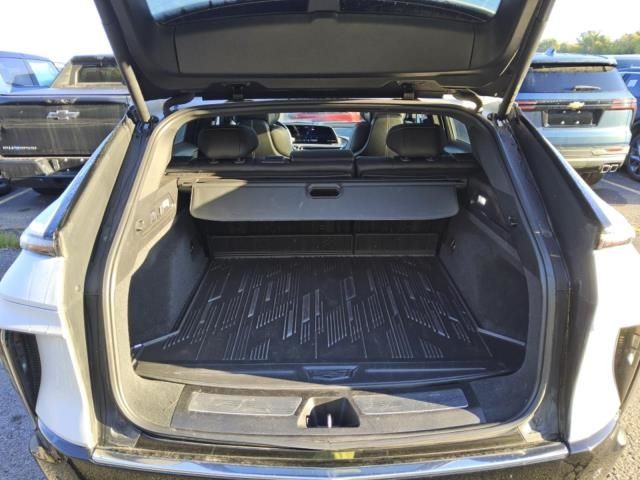 2024 Cadillac Lyriq Luxury photo 4