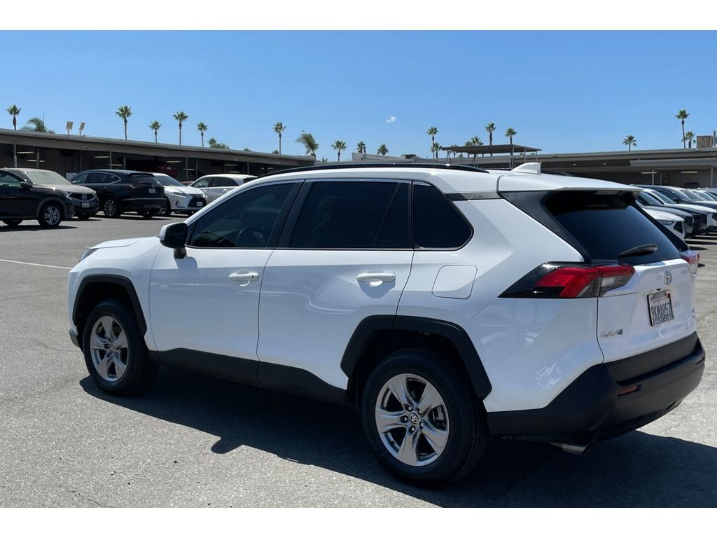 2023 Toyota RAV4 XLE photo 3