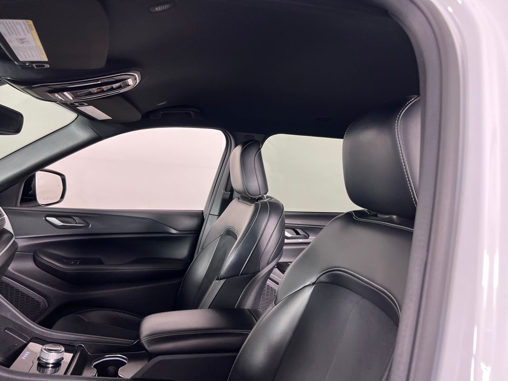 2024 Jeep Grand Cherokee Altitude photo 15