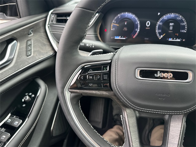 2025 Jeep Grand Cherokee Overland photo 39