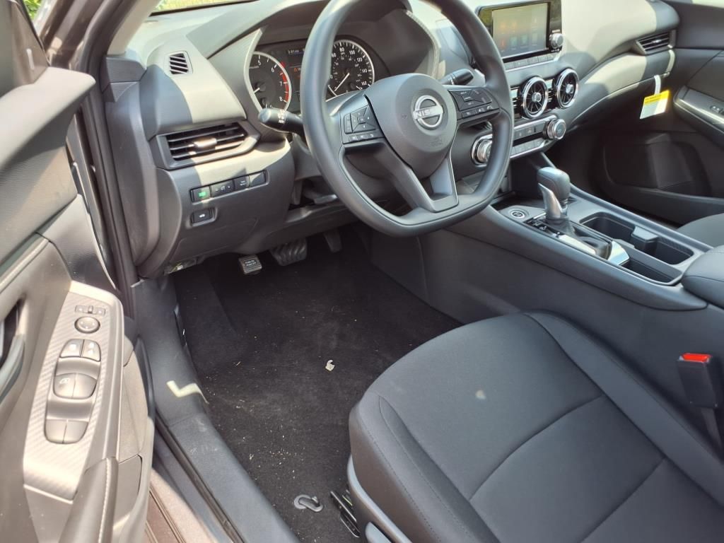 2025 Nissan Sentra S photo 13