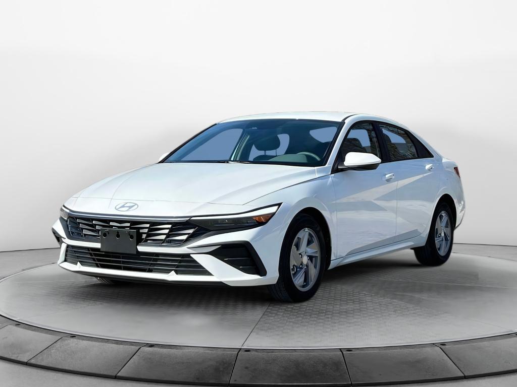 2025 Hyundai Elantra SE's photo