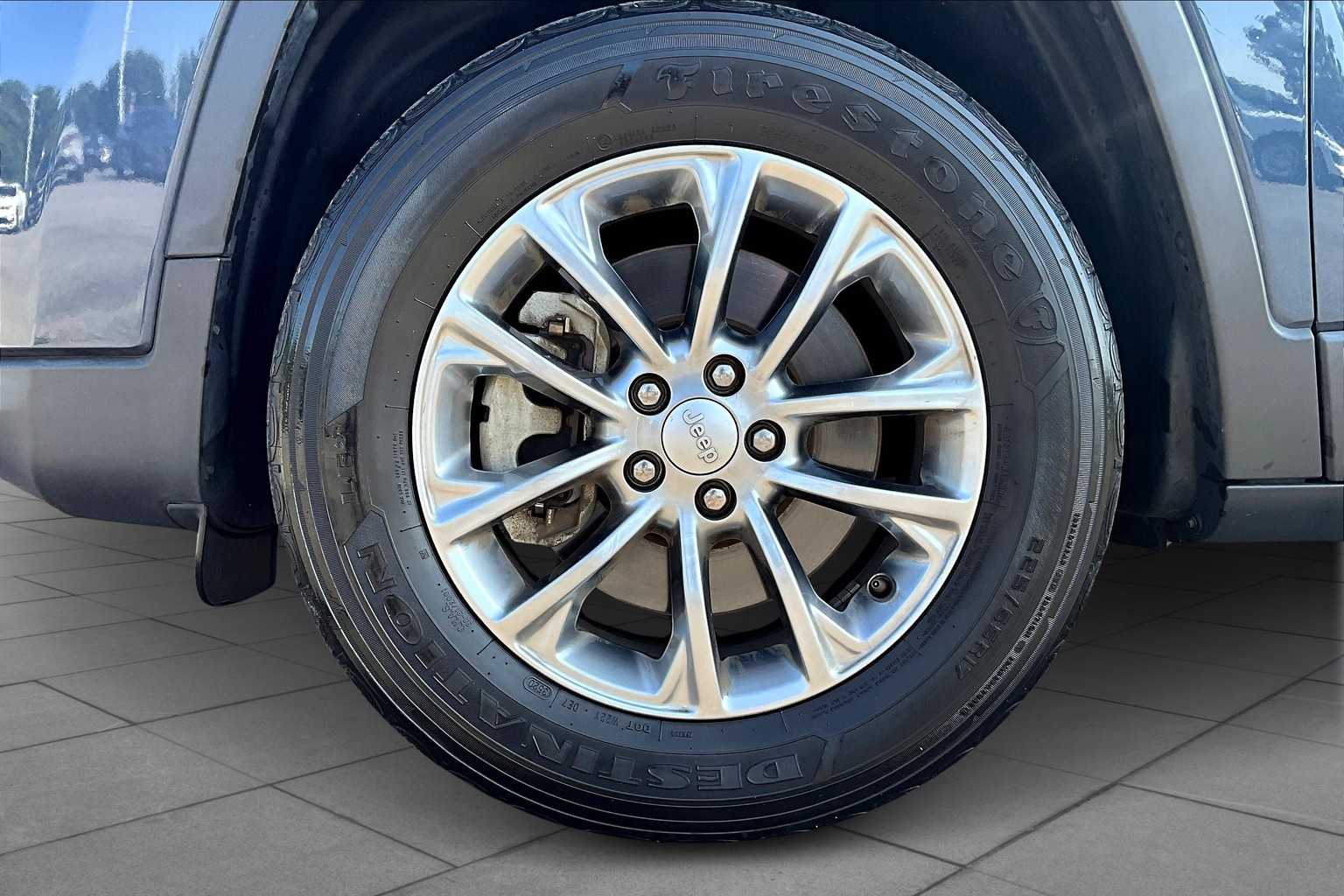 2021 Jeep Cherokee Latitude Lux photo 9