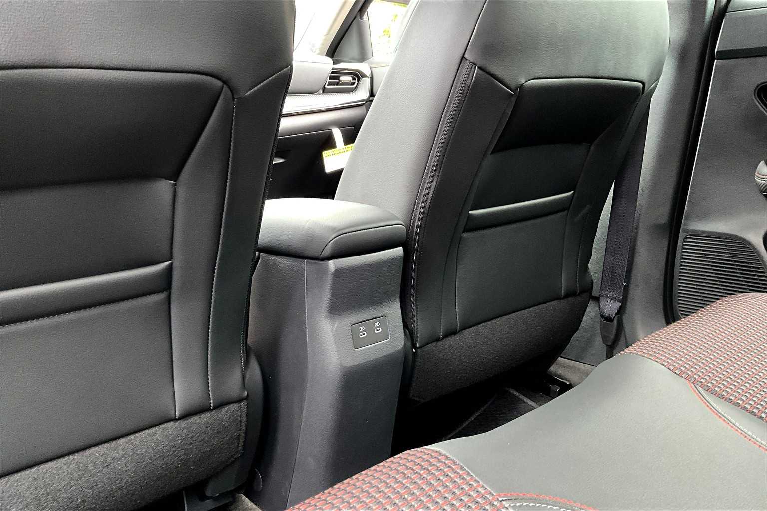 2025 Nissan Kicks SR photo 19