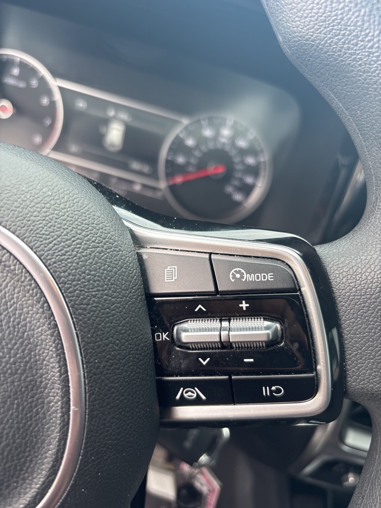 2023 Kia Sorento LX photo 24