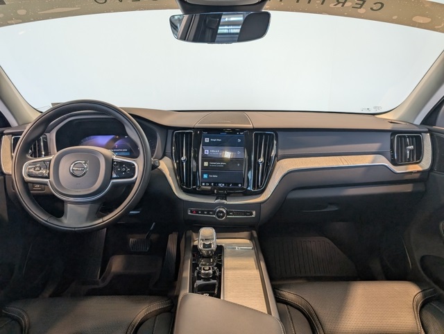 2022 Volvo XC60 Inscription photo 14