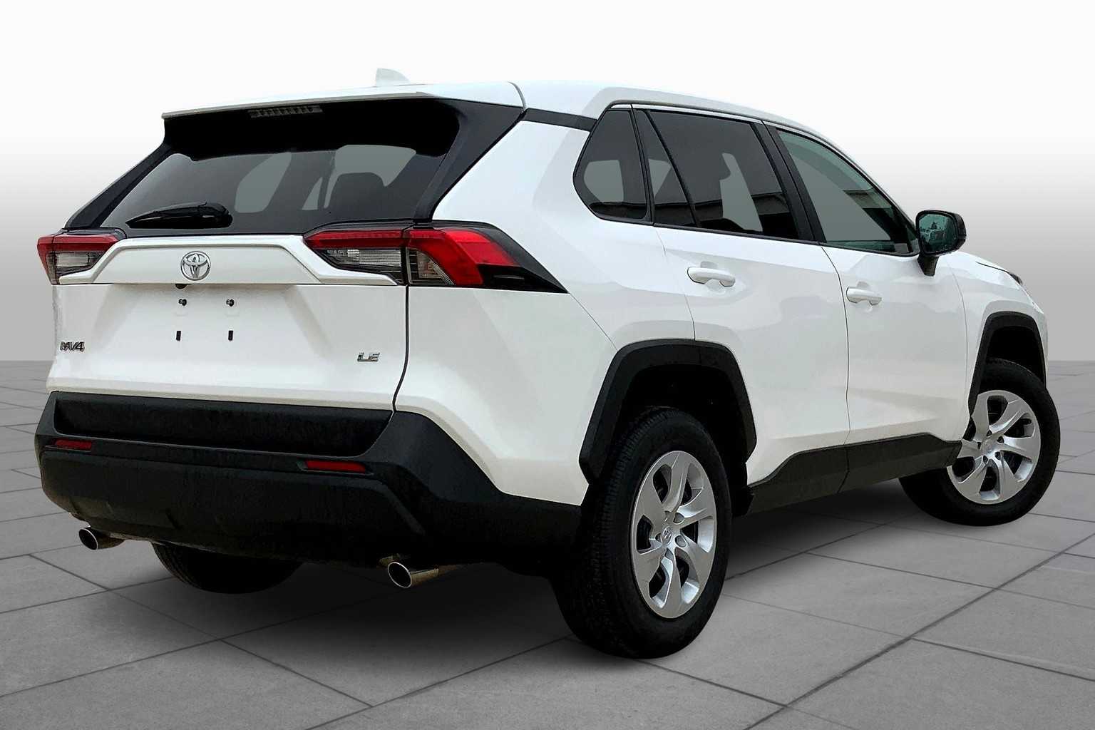2025 Toyota RAV4 LE photo 9