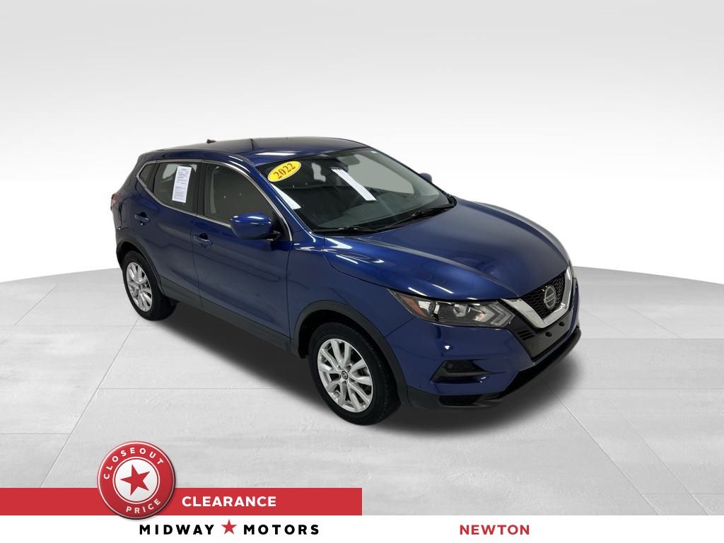 2022 Nissan Rogue Sport S's photo