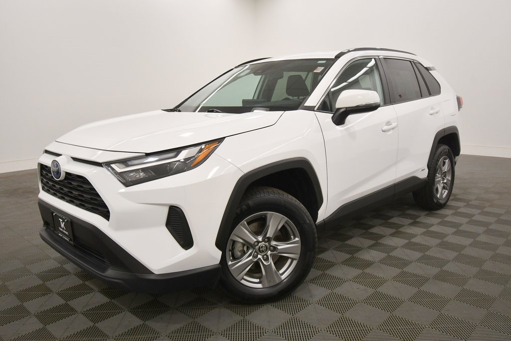 2024 Toyota RAV4 Hybrid XLE photo 2
