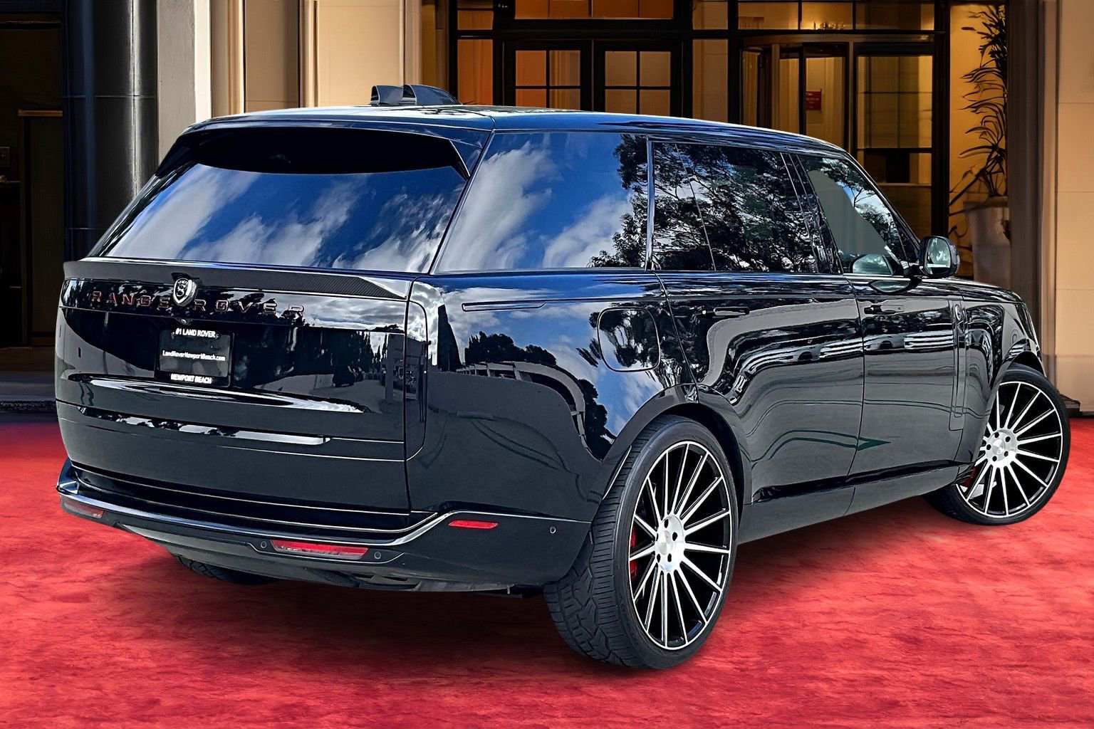 2023 Land Rover Range Rover SE photo 12