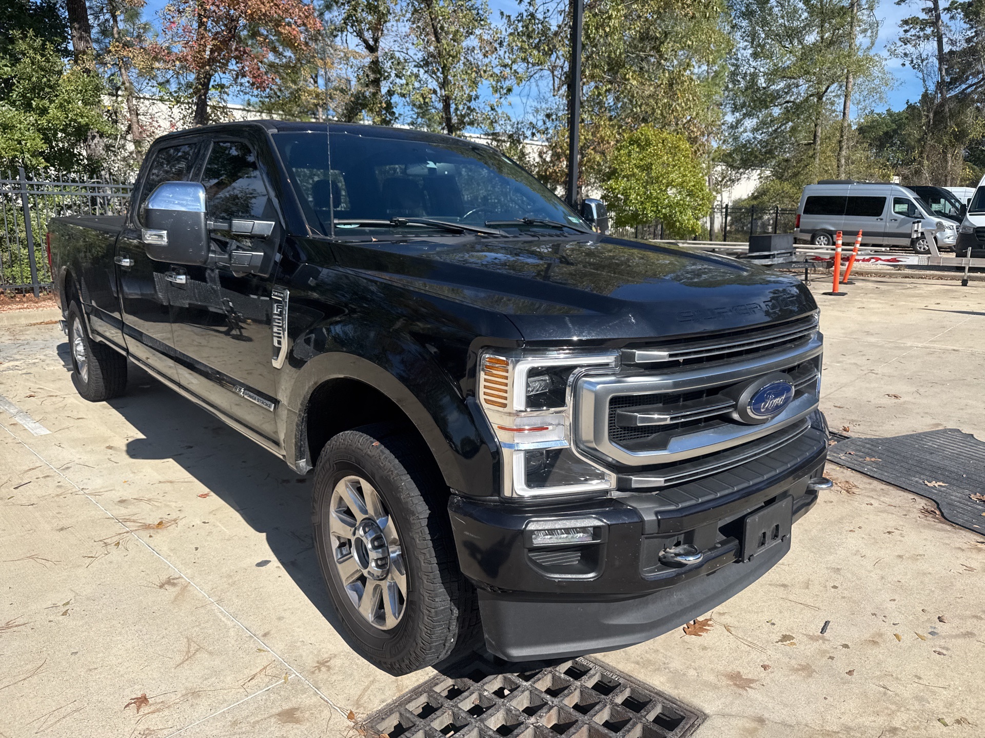 2022 Ford F-350 Super Duty Platinum's photo