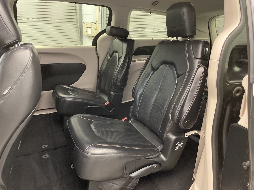 2020 Chrysler Pacifica Touring L photo 18