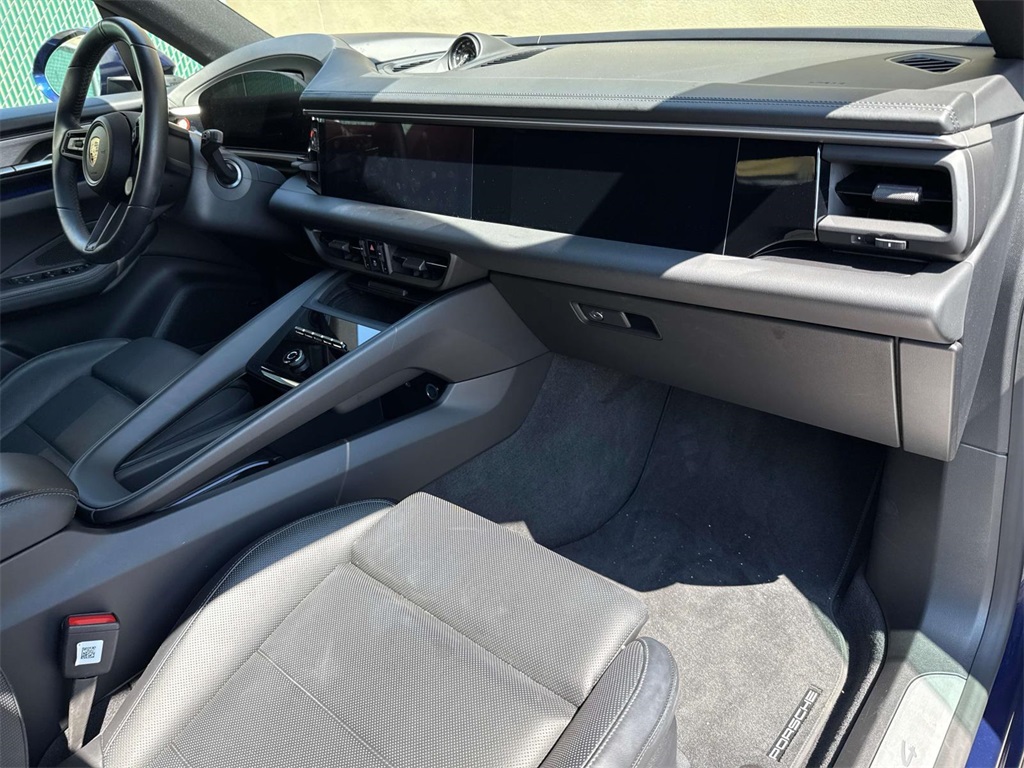 2024 Porsche Macan Electric 4 photo 17
