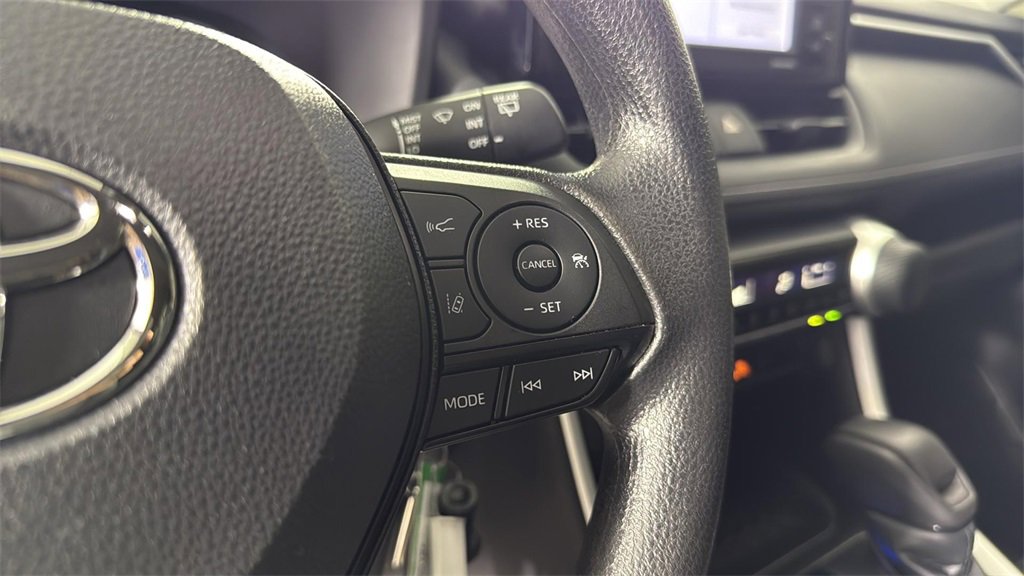 2022 Toyota RAV4 LE photo 20