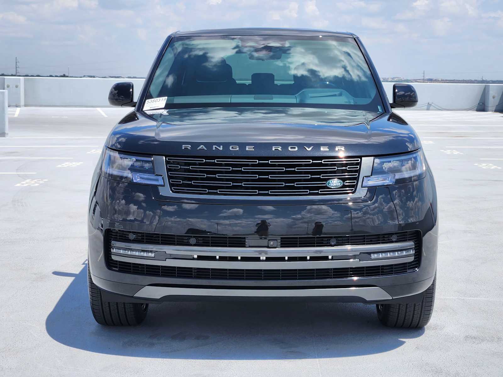 2025 Land Rover Range Rover SE photo 2
