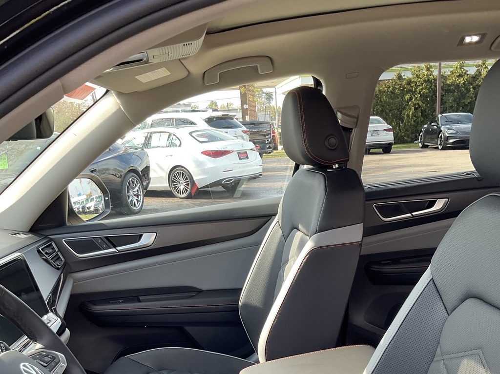 2026 Volkswagen Atlas Peak Edition SE photo 4