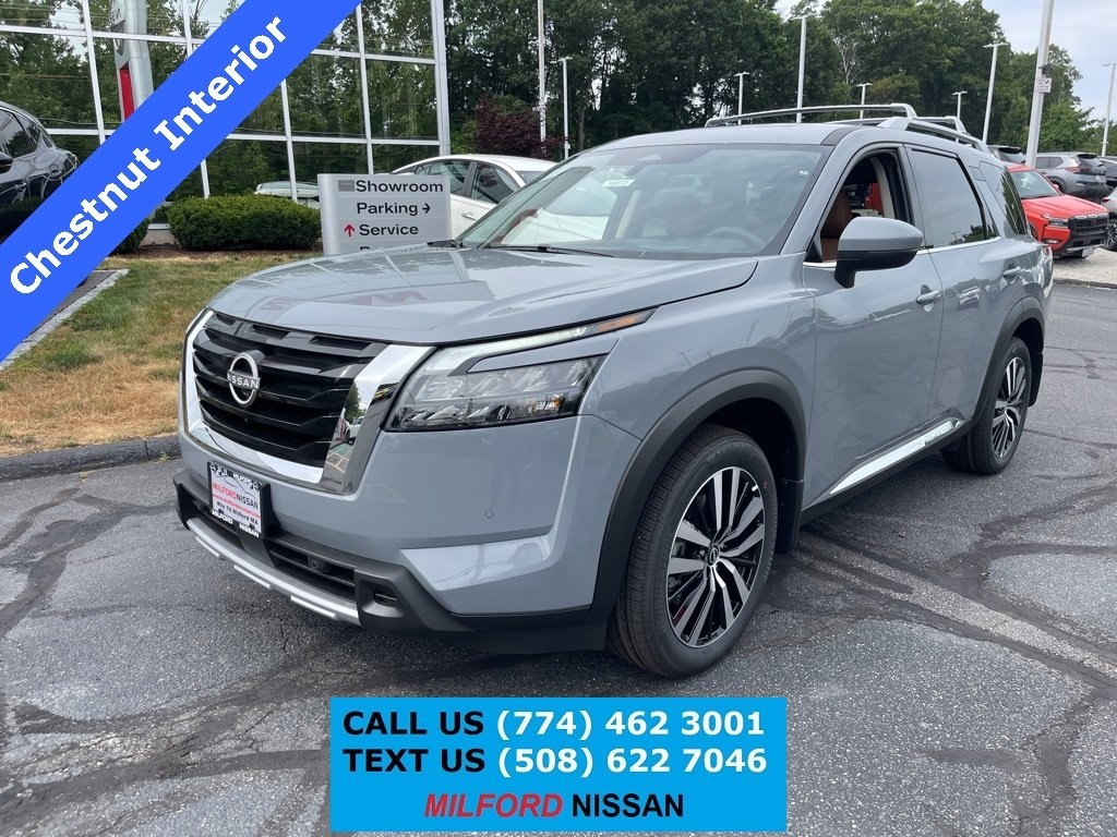 2025 Nissan Pathfinder Platinum's photo