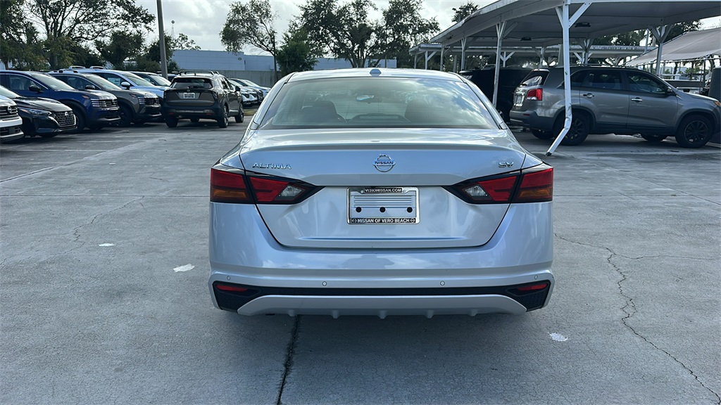 2022 Nissan Altima 2.5 SV photo 6