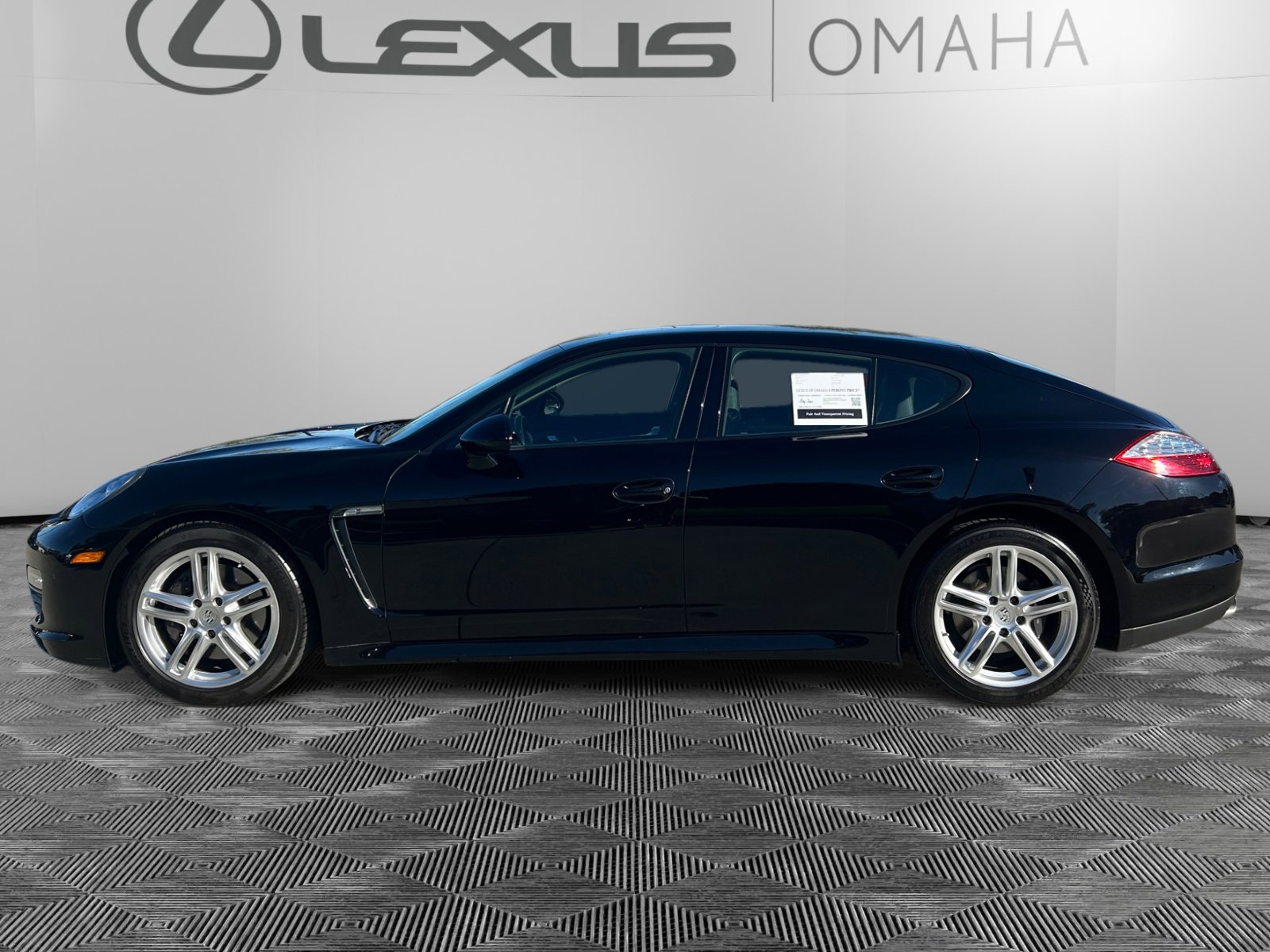2012 Porsche Panamera 4 photo 2