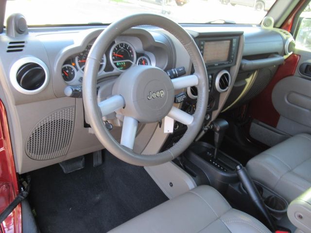 2009 Jeep Wrangler Unlimited Sahara photo 14