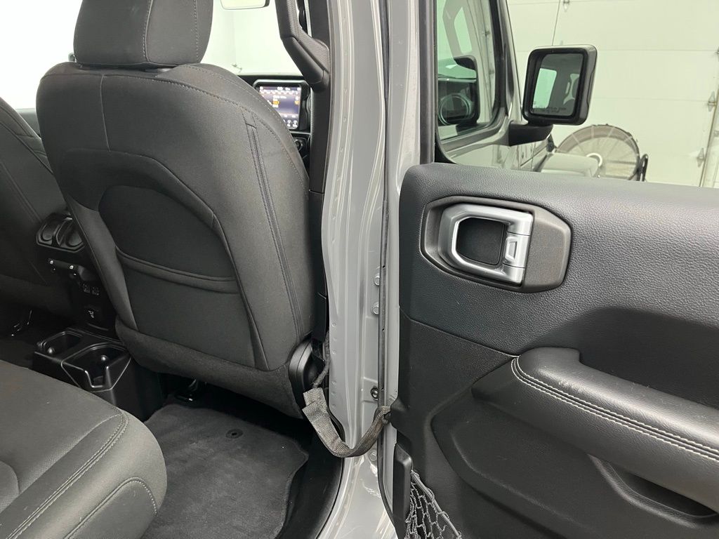 2018 Jeep Wrangler Unlimited Sahara photo 32