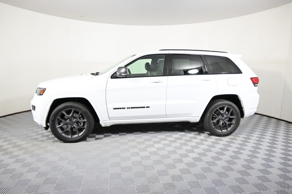 2021 Jeep Grand Cherokee Anniversary Edition photo 2