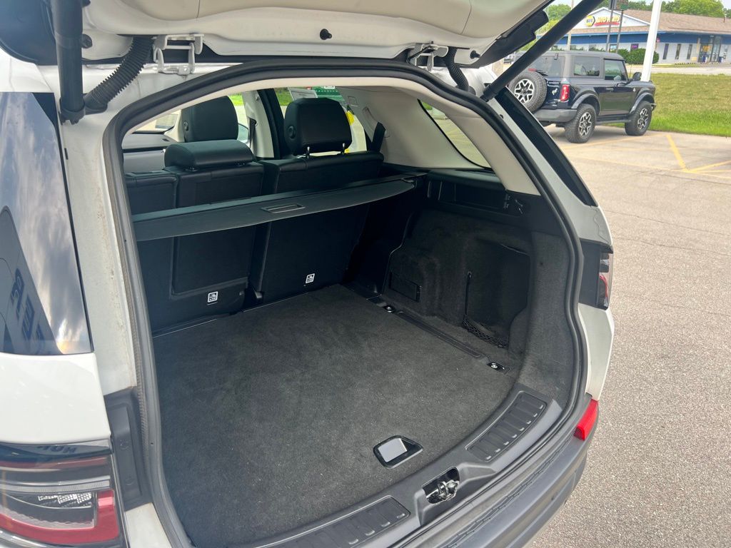2020 Land Rover Discovery Sport S photo 21