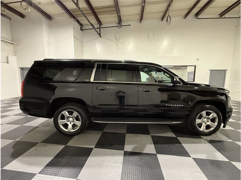 2016 Chevrolet Suburban LTZ photo 3