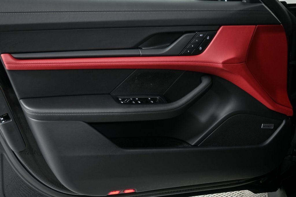 2025 Porsche Taycan GTS photo 6