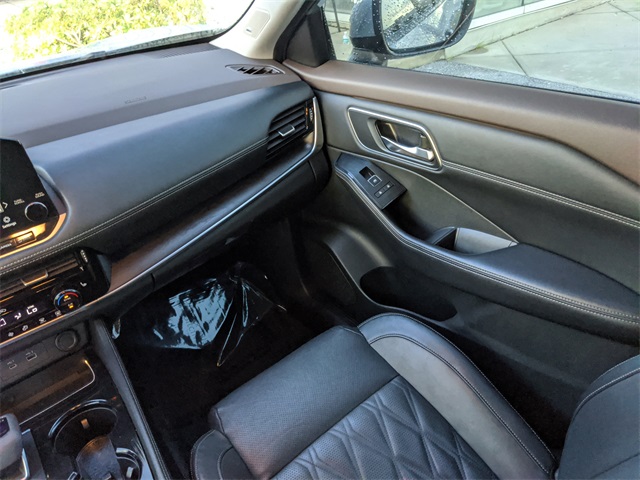 2022 Nissan Rogue Platinum photo 16