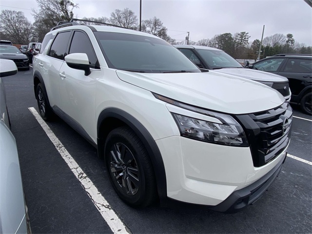 2024 Nissan Pathfinder SV's photo